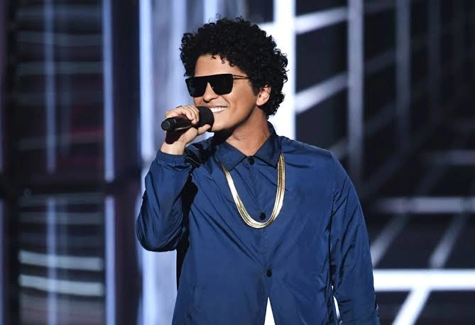 Bruno Mars Height