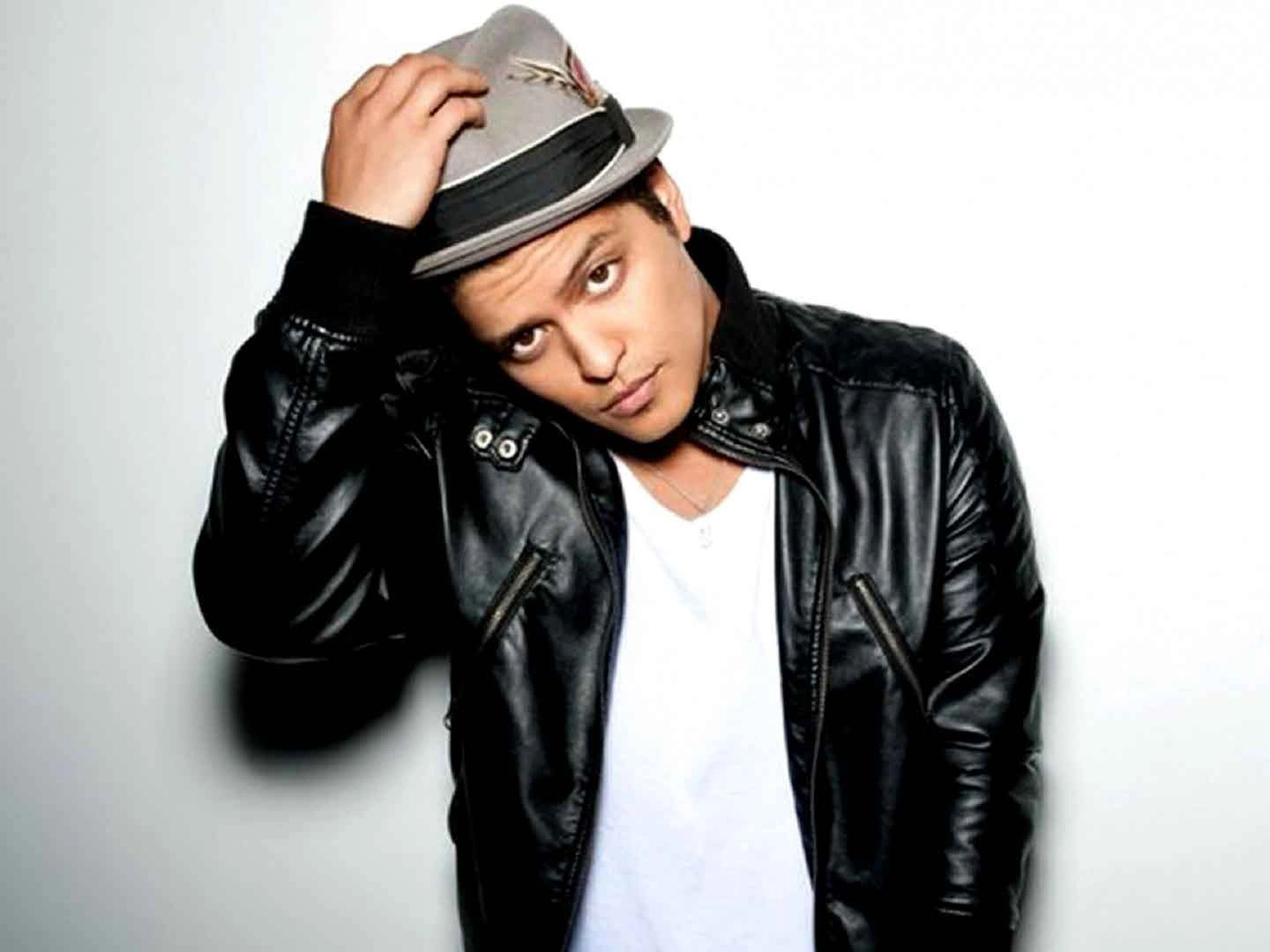 Bruno Mars Height
