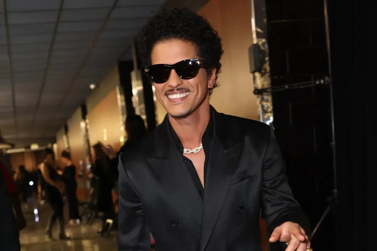 Bruno Mars Height