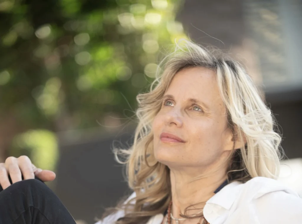 Lori Singer Height