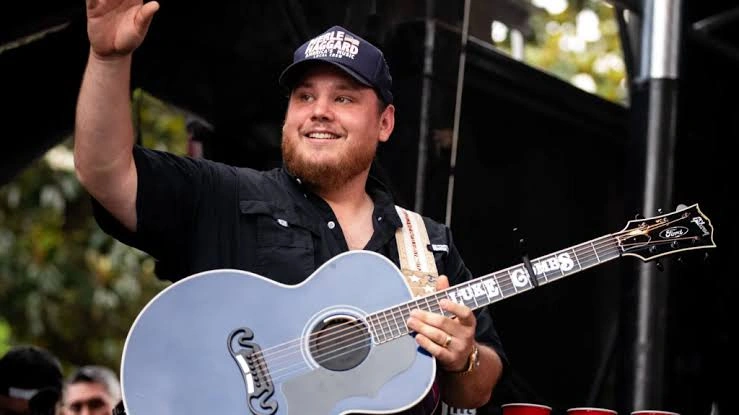 Luke Combs Height
